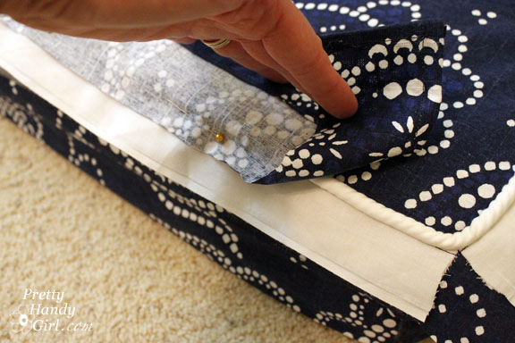 Sewing a Bench Cushion with Piping sewing corners