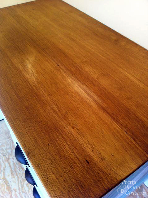 uneven_staining_desk