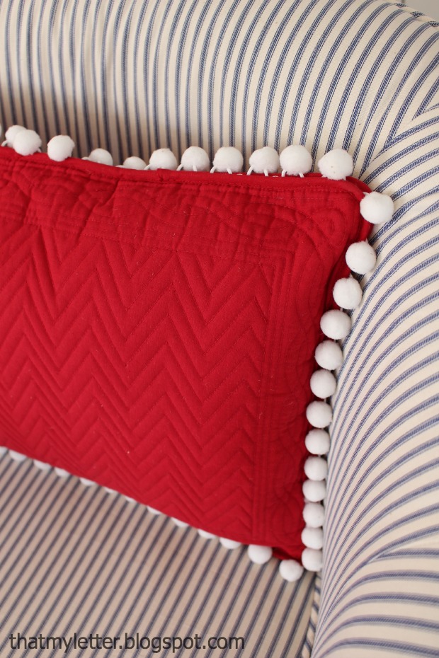 easy sewing projects to help you learn to sew - pom pom placemat pillow tutorial