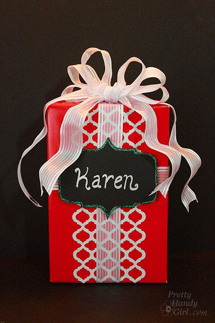 Red and White Graphic Gift Wrap