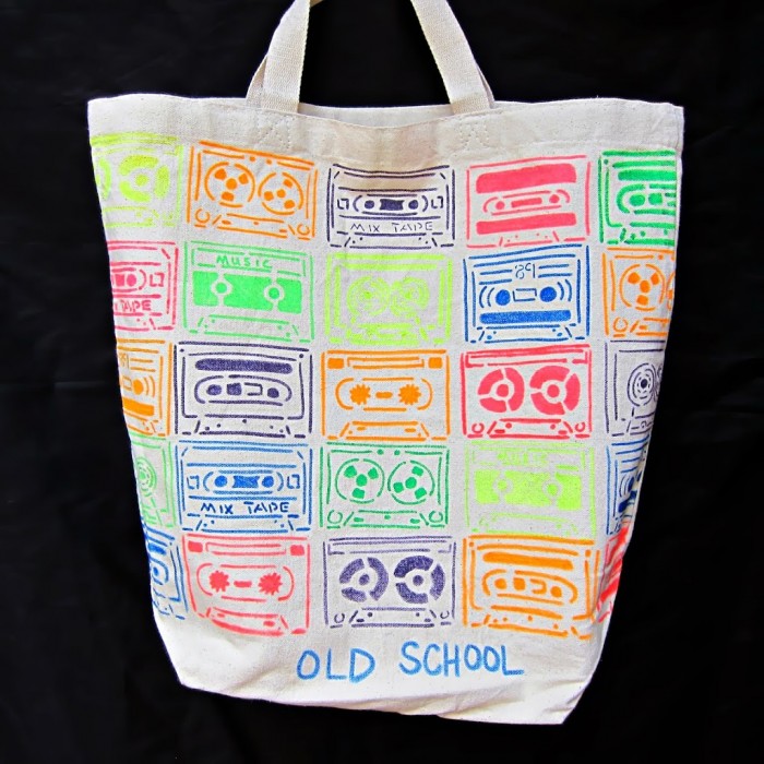 3 Cool Ways to Personalize a Plain Tote Bag