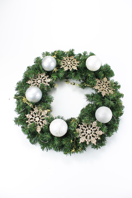 5 Steps to Beautiful Holiday Wreaths