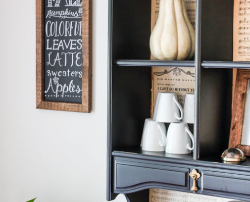 Fall decorated dining room.