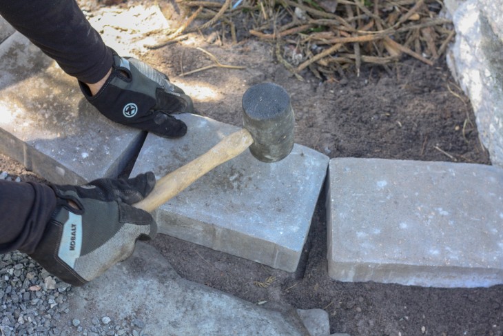 Installing Concrete Paver Edging