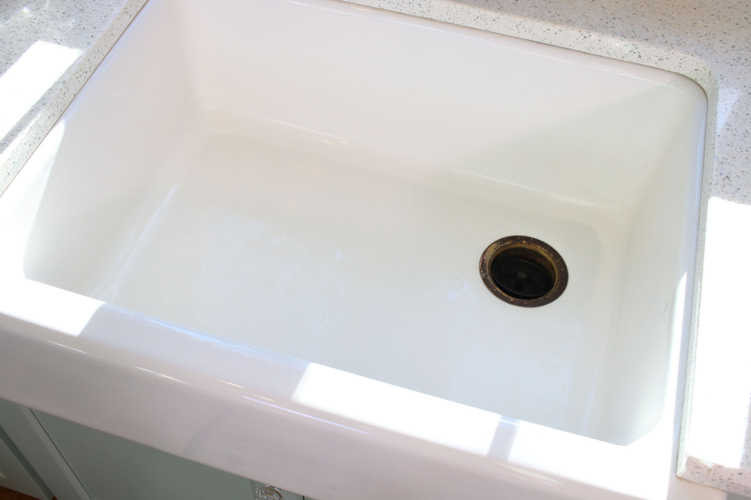 DIY Projects to Update a Dated Bathroom