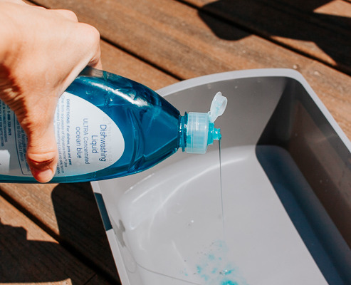 Window Cleaning Solution - Water and Dish Soap