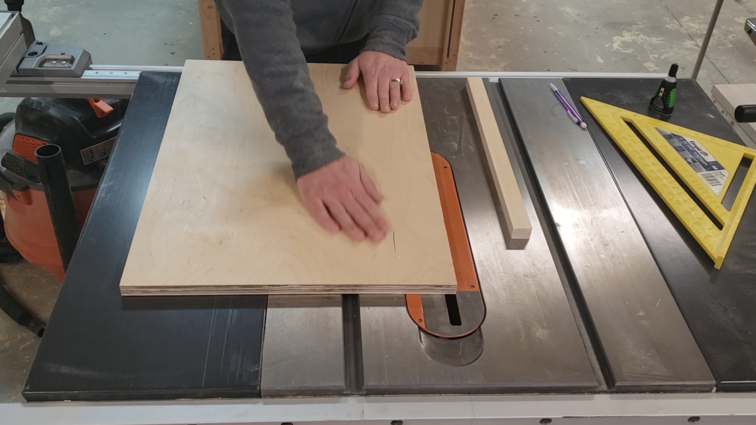 DIY Circle Cutting Jig for the Table Saw - Pretty Handy Girl