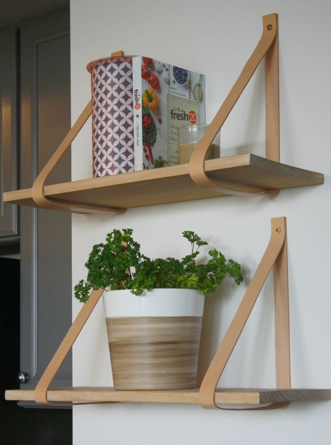 25 DIY Floating Shelves With Step-by-Step Tutorials
